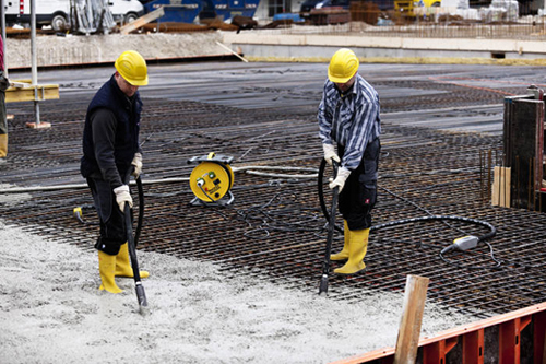 Вибрирование и уплотнение бетона