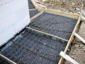 Как правильно сделать бетонную отмостку