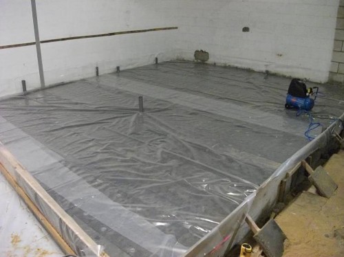 уход за бетоном летом